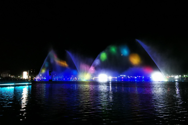 西河公園音樂(lè)噴泉燈光秀